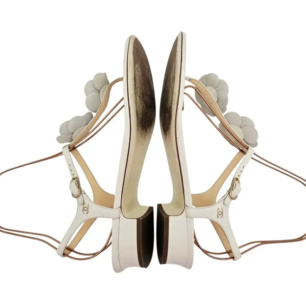 Chanel CC Camelia Flower Pearl Flat Thong Sandal White Leather Size 40.5 9.5 10